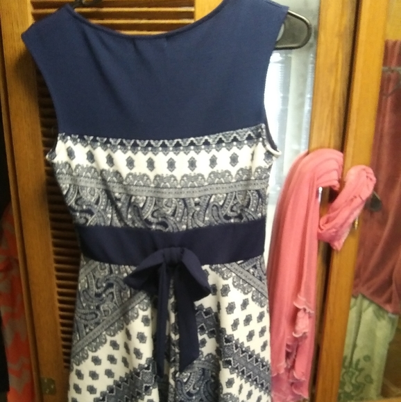 Dress - Picture 2 of 2